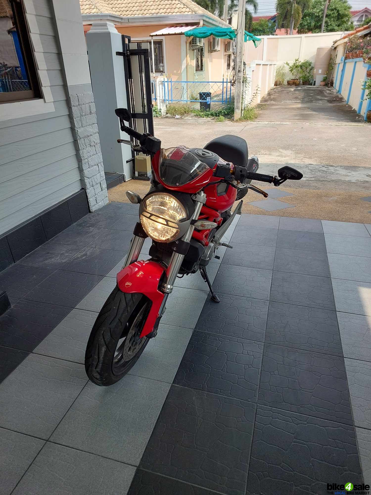 Ducati Monster 821 Red 